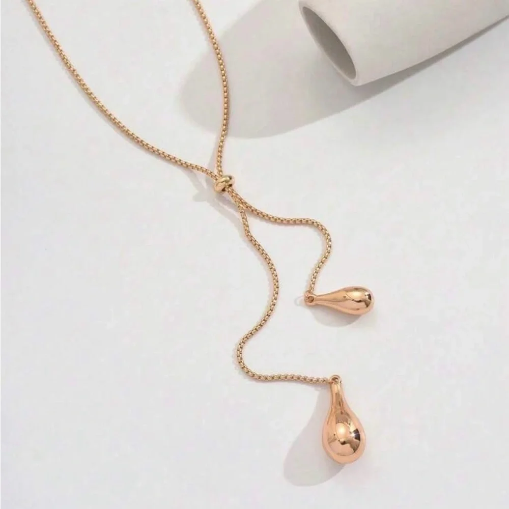 Elegant Gold Teardrop Necklace
